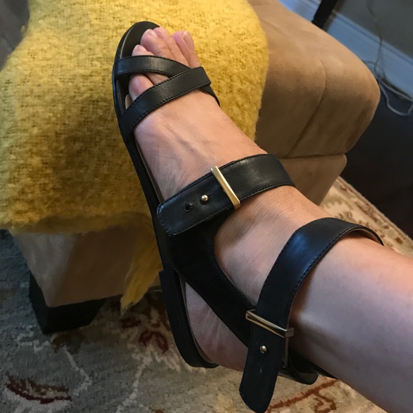 🌺Nine West Leather Sandals - Picture 2 of 8